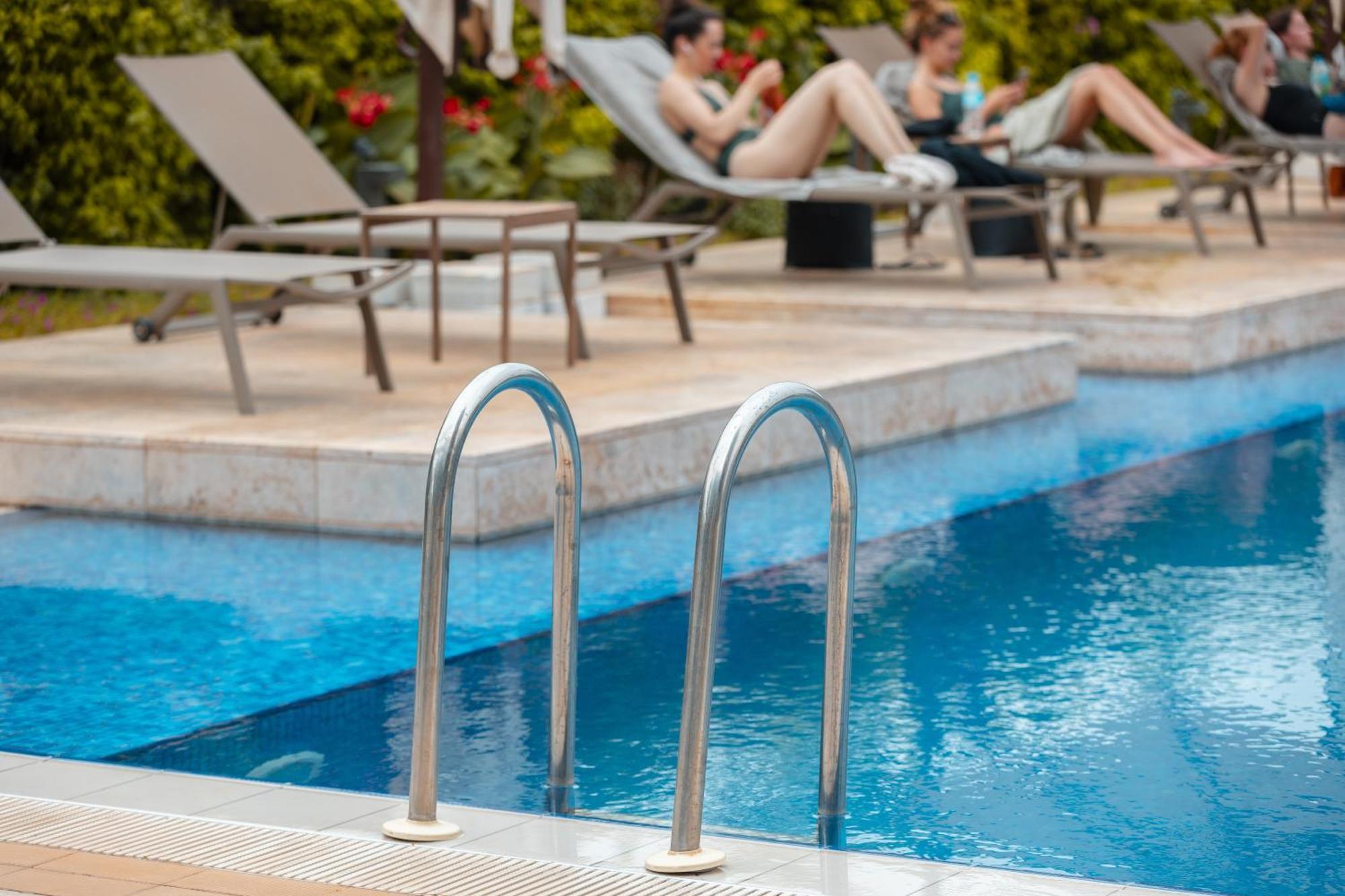 Radisson Blu Hotel & Conference Center, ニアメ エクステリア 写真